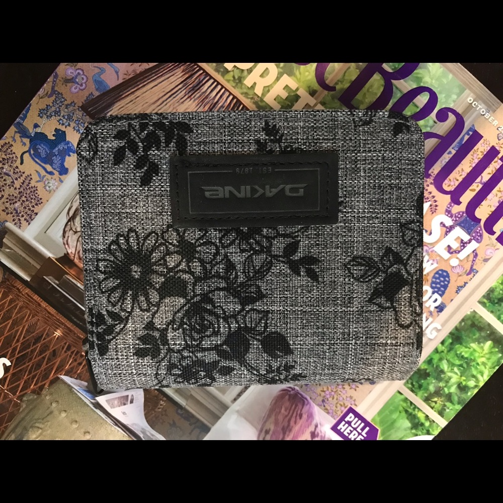 Dakine fabric wallet